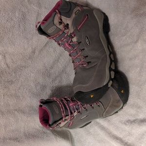Keen women's alloy toe waterproof work boot; Size 10.5